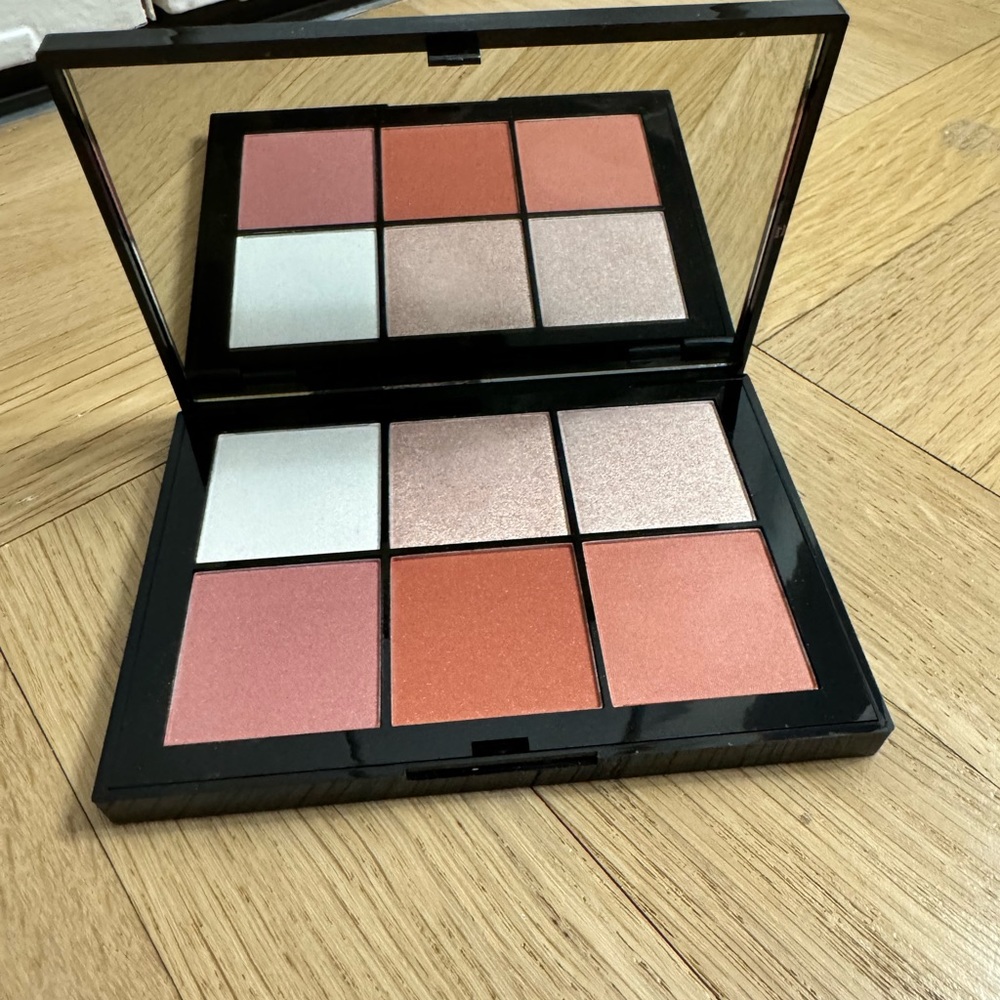 DOUCCE Posh Powder Palette - Blush and Highlighter Palette